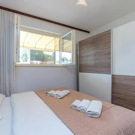 Ema Apartment *
